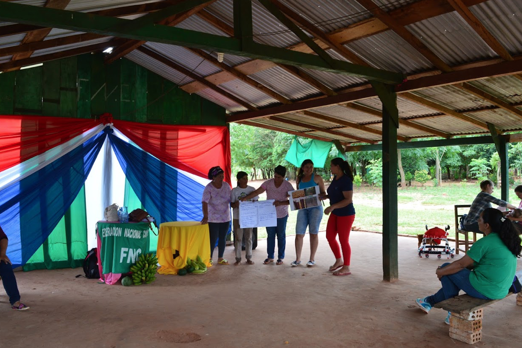 Women discuss food sovereignty and climate change in Arsenio Vázquez. Photo by Lisa Meyer