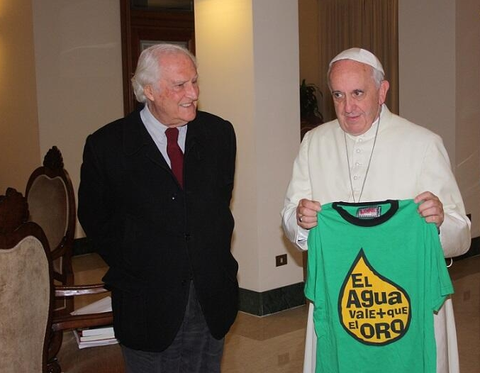 Pope Francis and Senator and film director Pino Solanas from Argentina. Rome, October 2013.&nbsp;