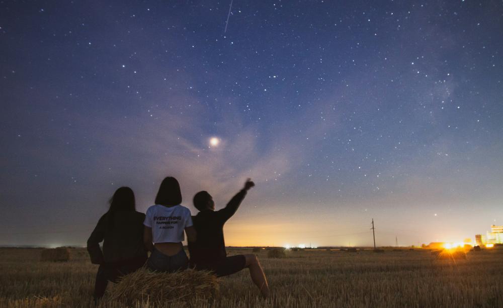 Photo by Rad Pozniakov