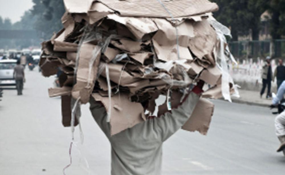 Scavenger carrying waste