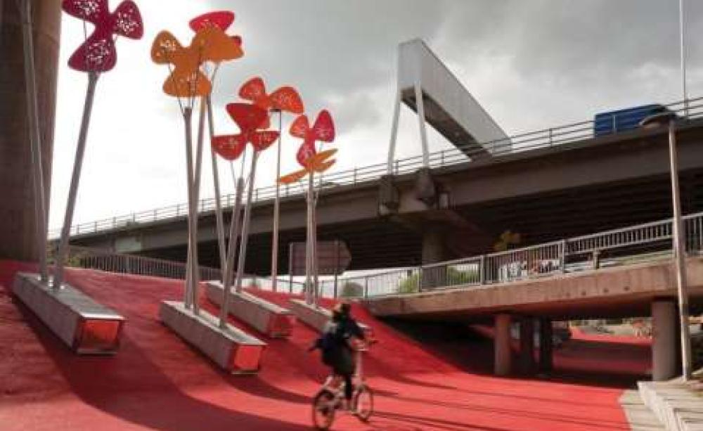 'The Phoenix Flowers' by 7N Architects and RankinFraser Landscape Architecture for the Glasgow Canal Regeneration Partnership. Photo: Dave Morris Source: Contemporist.