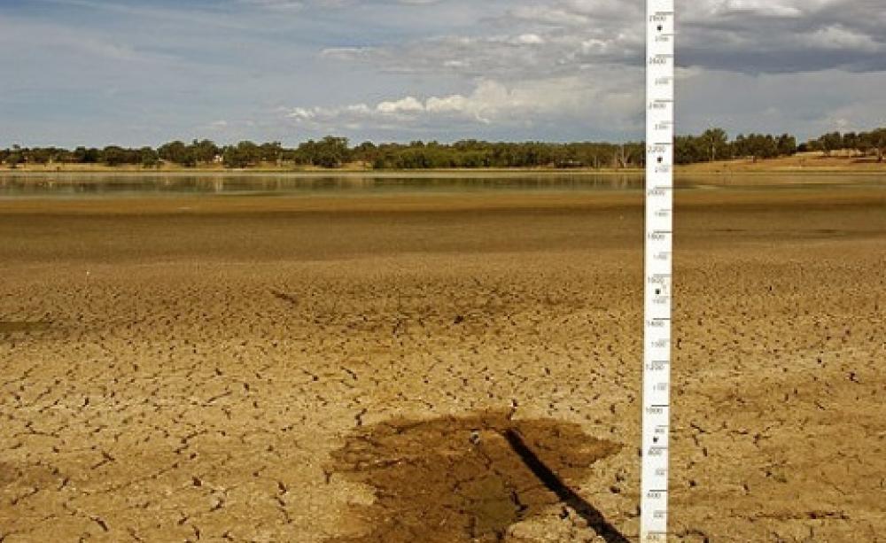 Water depth marker in the dried out bed of Lake Albert, South Australia. Photo: Bidgee via Wikimedia Commons.