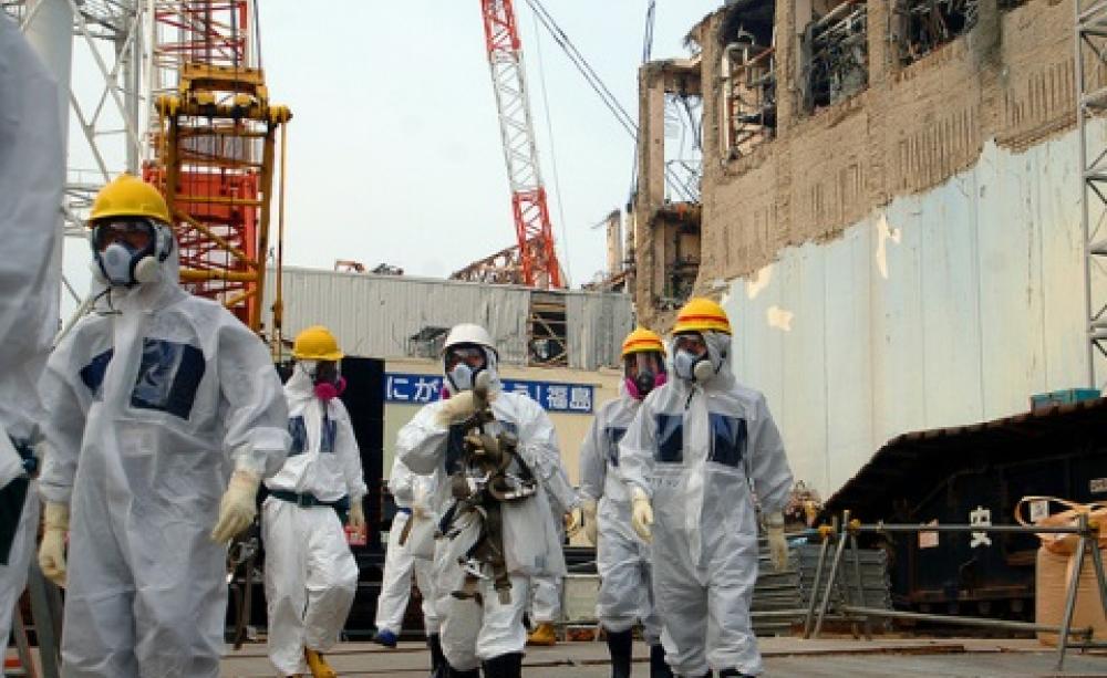 IAEA Experts at Unit 4 of Fukushima Daiichi Nuclear Power Station, 17th April 2013, as part of a mission to review Japan's plans to decommission the facility. Photo: IAEA Imagebank.