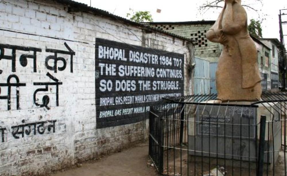 Monument to the 1984 Bhopal disaster. Photo: Luca Frediani via Wikimedia Commons.