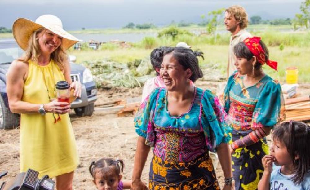 Alana Husby with local Kuna indigenous women.