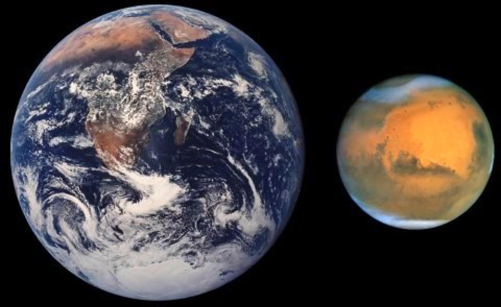 Earth and Mars - spot the difference? Image: RHorning, modified by Scooter20 via Wikimedia Commons.
