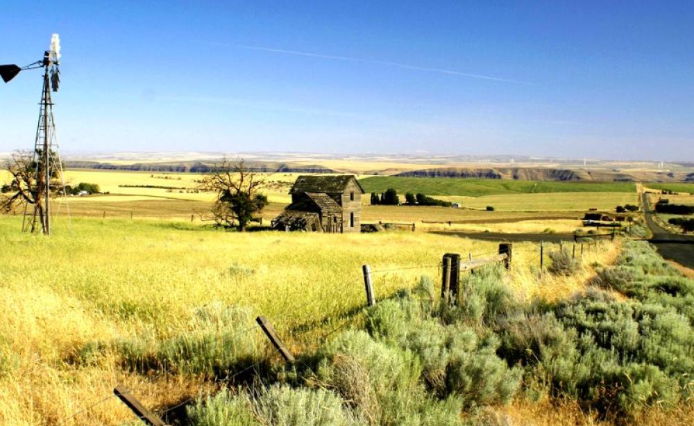 View from the Goodnoe Hills near the Columbia River Gorge, Washington. A small settlement with a school once existed below the abandoned farm house. Photo: gary via Flickr (CC BY-NC-SA).