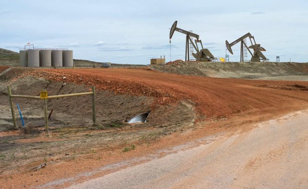 Oil wells in the Bakken Oil Field of North Dakota, USA. Photo: Alan Graham McQuillan PhD ARPS via Flickr (CC BY-NC-ND).