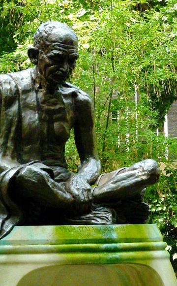 The other Gandhi statue in London's Tavistock Square. Photo: L. Shyamal via Wikimedia Commons (CC BY-SA).