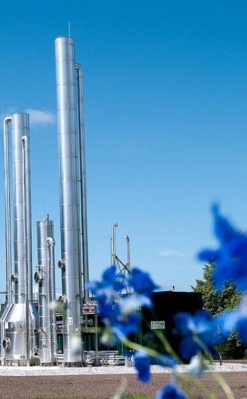 No, not a fracking rig: a biogas purification plant in Lund, Sweden. Photo: Petter Duvander via Flickr (CC BY-NC).