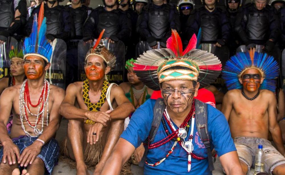 Indigenous representatives of multiple ethnicities were barred from Brazil's Congress building last 16th December when they gathered to oppose PEC 215. Photo: Ninja Midia via Flickr (CC BY-NC-SA).