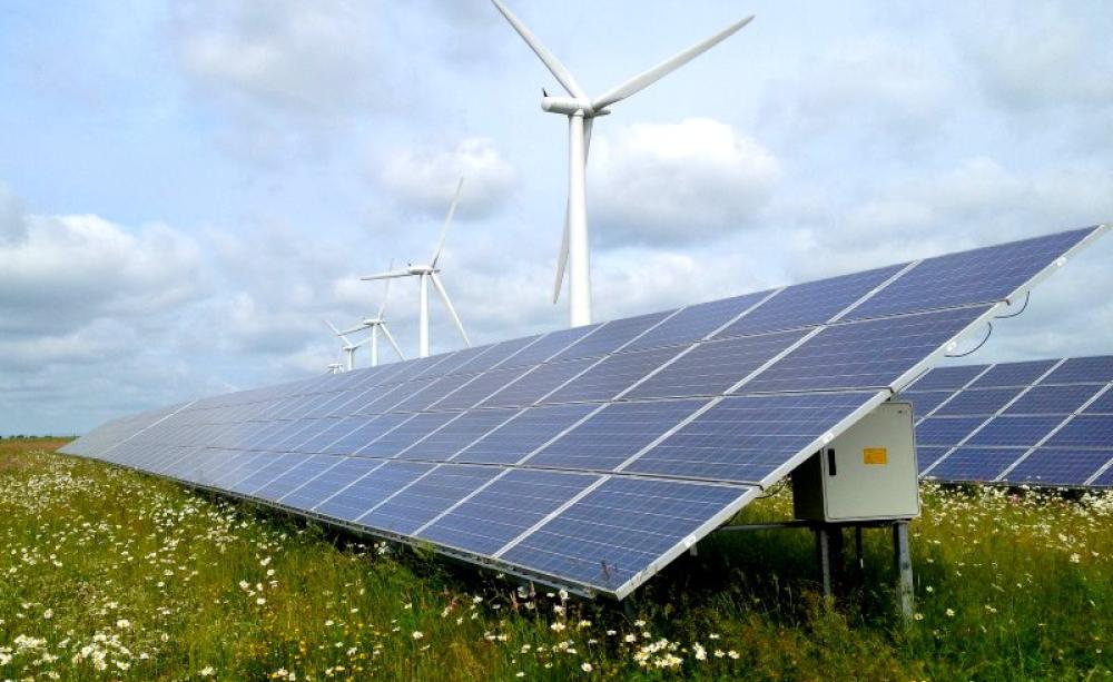 The Westmill solar and wind farm near Watchfield, Oxfordshire. Photo: Richard Peat via Flickr (CC BY-NC-ND).