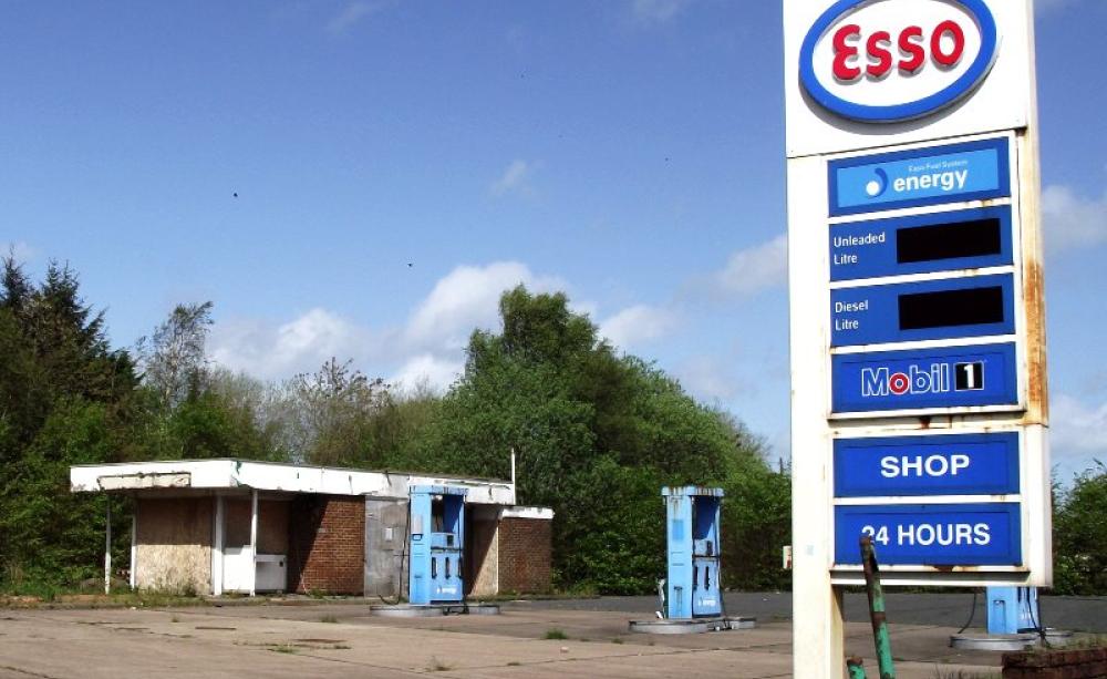 The derelict Crowood Petrol Station next to the dual carriageway on the Cumbernauld Road as you enter the wee town of Chryston on the edge of Glasgow. Photo: byronv2 via Flickr (CC BY-NC).