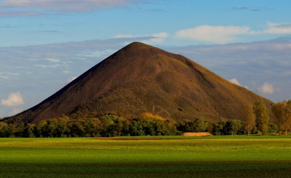 This slag heap in northern France could contain enough alkaline waste to sequester half a million tonnes of CO2 from the atmosphere. Photo: Guillaume &amp;#xF0;&amp;#x9F;&amp;#x93;&amp;#xB7; DELEBARRE via Flickr (CC BY-NC-ND).