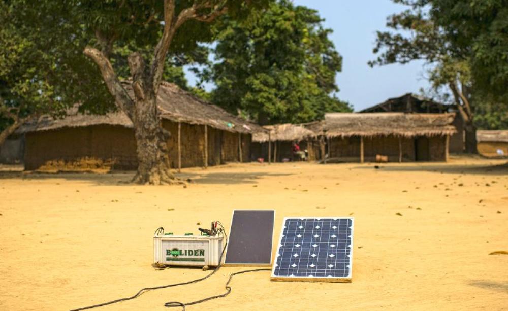 Solar cell charging a battery. Lukolela, Democratic Republic of Congo. Photo: Ollivier Girard / Center for International Forestry Research (CIFOR) via Flickr (CC BY-NC-ND).