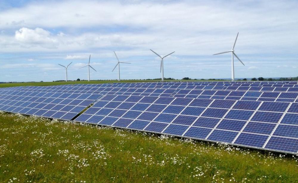 The UK's pioneering community energy project, Westmill Solar Park and Wind Farm in Oxfordshire, England. Photo: Richard Peat via Flickr (CC BY-NC-ND).
