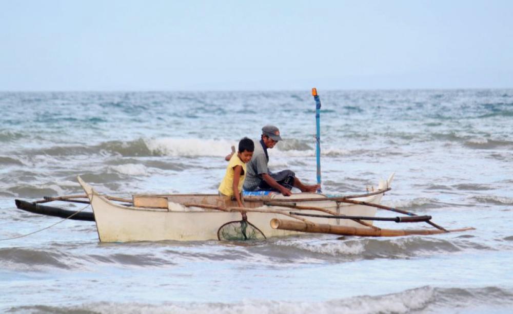 Fishing in Ayungon, Philippines, among the many places in developing countries where local fishing provides protein and livelihood. Photo: Rare (CC BY).