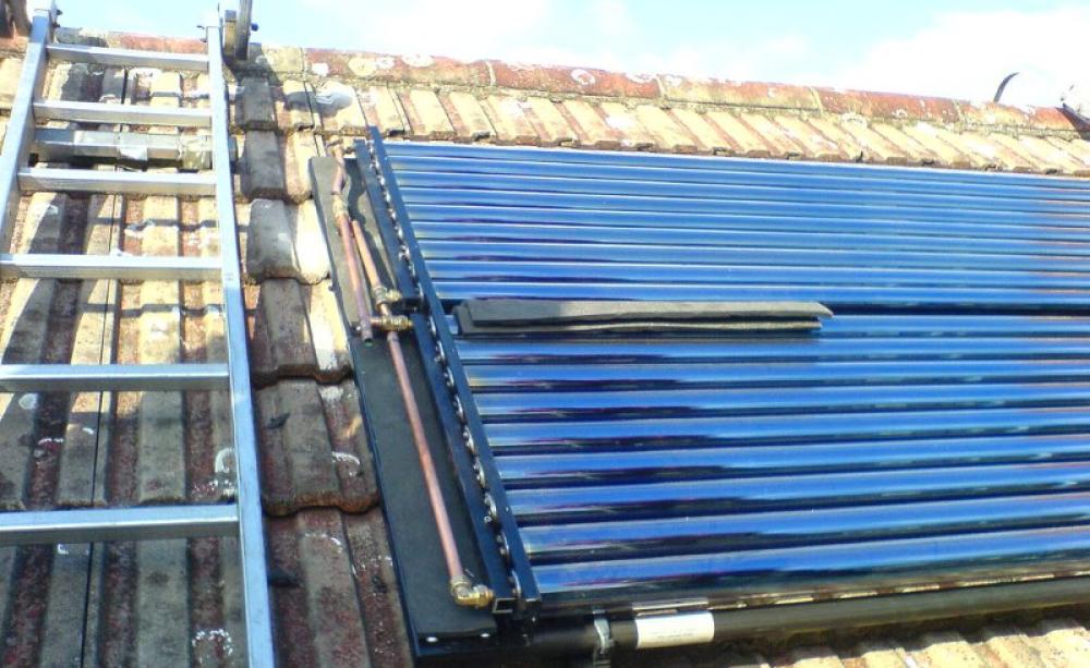 Solar heating evacuated tubes being installed on a roof in Thorton Heath, England. Photo: szczel via Flickr (CC BY-NC-SA).
