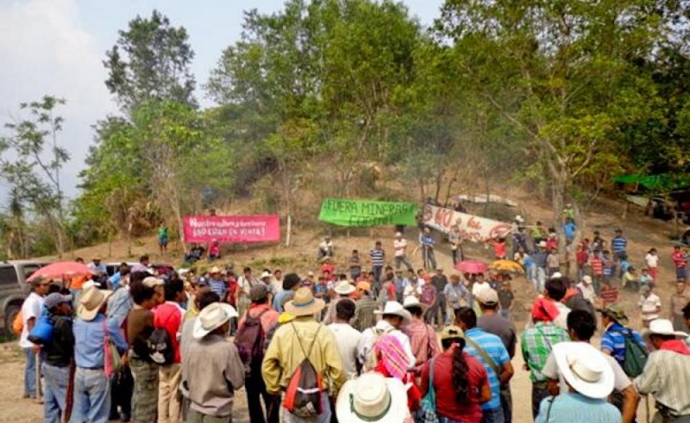 The Rio Blanco community at its blockade of the Agua Zarca dam. Photo: COPINH.