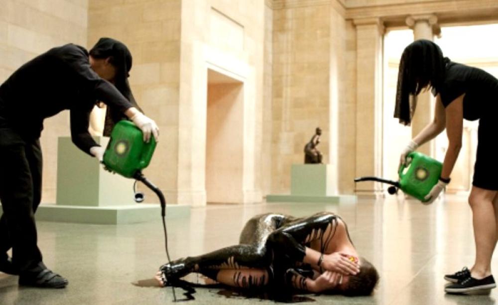 Nothing washes darker! BP's greenwashing efforts exposed in a Tate protest. Photo: Liberate Tate / Amy Scaife.