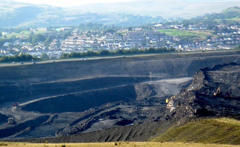 Ffos-Y-Fran open cast mine, Merthyr Tydfil. Photo: Caradog Llywelyn via Wikimedia Commons (CC BY-SA).