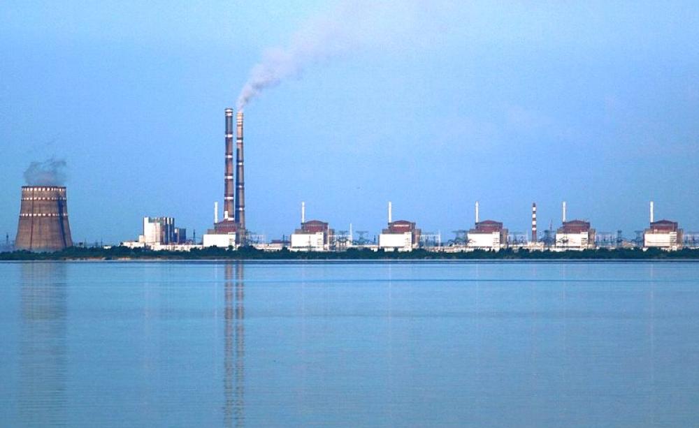 The Zaporozhye nuclear power station seen from the 'Nikopol' bank of the river Dnieper, Ukraine. Photo: Ralf1969 via Wikimedia Commons (CC BY-SA).