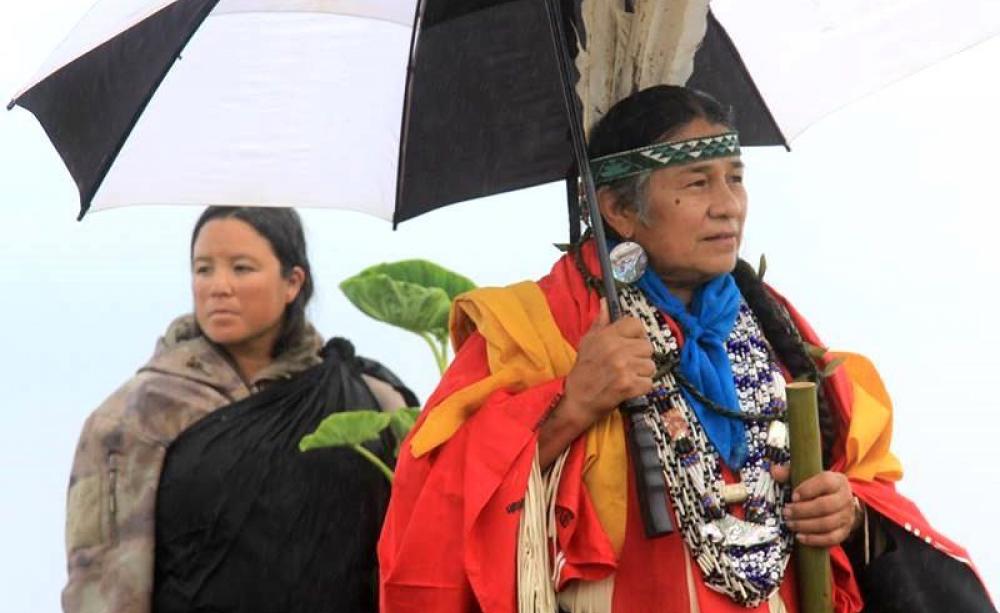 Chief Caleen Sisk holding an exchange with Hawai'ian sacred site custodians at the 2016 World Conservation Congress in Hawai'i. Photo: Sacred Land Film Project.