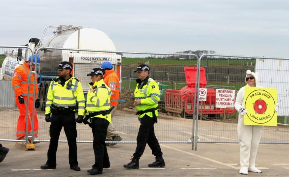 Everyday life at the Preston New Road fracking site. Photo: Mat Hope / DeSmog UK (CC BY).