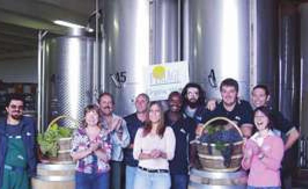 FLYINGWINE_DEC06_MAIN__1.jpg