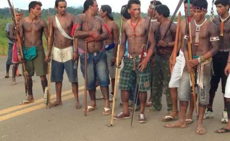 The blockade of the Amazon Highway near the Belo Monte construction site. Photo: Xingu Vivo.