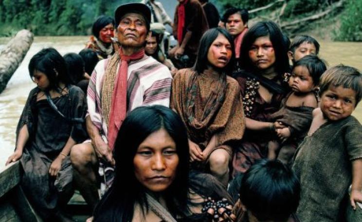 Ashaninka traveling by boat from eastern Peru to visit neighbors in Acre state, Brazil. Photo: © Mike Goldwater / Survival.
