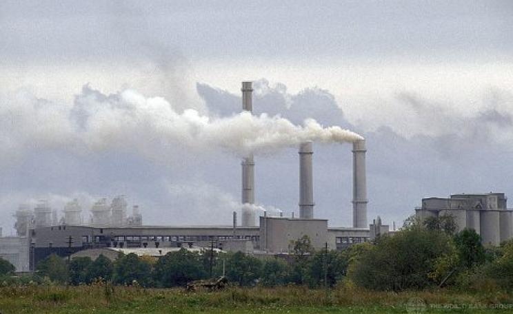 Carry on smoking ... game theory suggests that no climate agreement that's politically acceptable will be effective. Photo: Curt Carnemark / World Bank via Flickr.