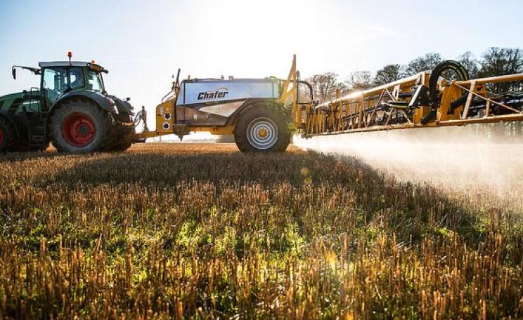 Chafer Sentry applying glyphosate to stubbles in North Yorkshire on a sunny December day. Photo: Chafer Machinery via Flickr (CC BY).