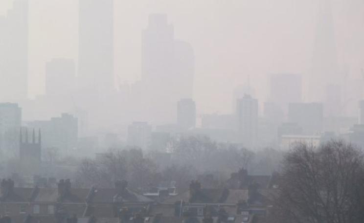 Just taste the poly-aromatic hydrocarbons! London Air Pollution View from Hackney, 10th April 2015. Photo: DAVID HOLT via Flickr (CC BY-SA).