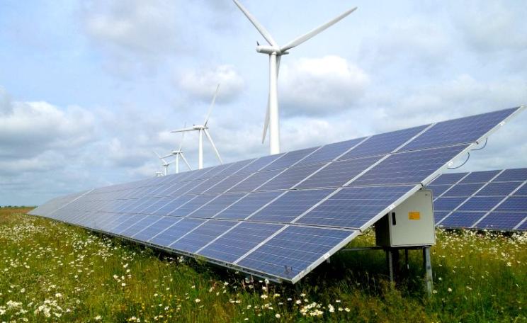 The Westmill solar and wind farm near Watchfield, Oxfordshire. Photo: Richard Peat via Flickr (CC BY-NC-ND).