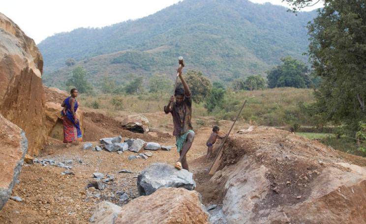 Labourers remove boulders from the landscape to make a road surface for the Vedanta plant in Lanjhigargh. In doing so they are causing irrepairable damage to the landscape. Stuart Freedman/ActionAid